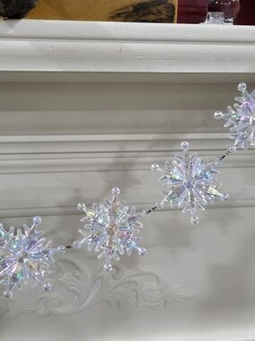 Ashland Iridescent White Snowflake Garland